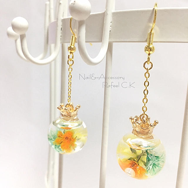 〈SALE〉新作♡王冠 ナチュラル系 ハーバリウムピアス/イヤリング ハンドメイドのアクセサリー(ピアス)の商品写真