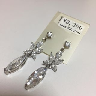 新品未使用！クリスタル ビジュー ピアス(ピアス)