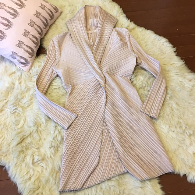 ISSEY MIYAKE - 専用 イッセイミヤケ プリーツの美しいフォーマルジャケット 美品