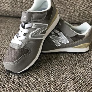 New Balance - 新品 ニューバランス スニーカーの通販｜ラクマ