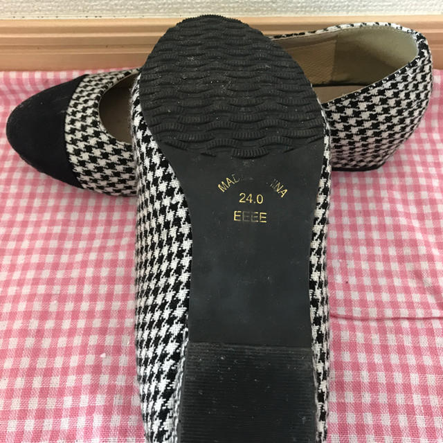 ローヒールパンプス ブラック(黒)系 24センチ 4E(4ワイズ) 大きいサイズ レディースの靴/シューズ(ハイヒール/パンプス)の商品写真