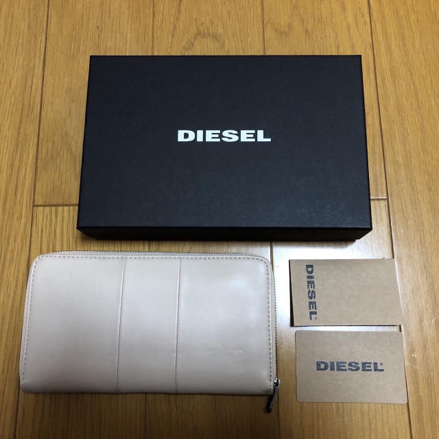 DIESEL(ディーゼル)の【新品未使用】DIESEL ディーゼル 長財布 レディース ベージュ レディースのファッション小物(財布)の商品写真