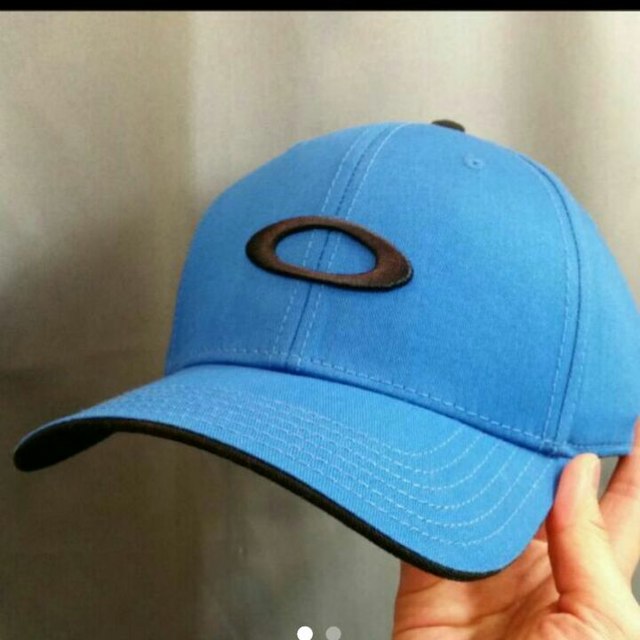 Oakley(オークリー)のオークリー　OAKLEY キャップ　帽子　タウンユース　ゴルフ　新品 メンズの帽子(その他)の商品写真
