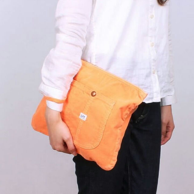 Lee(リー)のLee リー　オーバーオールポーチ　コーデュロイ　クラッチバッグ オレンジ メンズのバッグ(その他)の商品写真