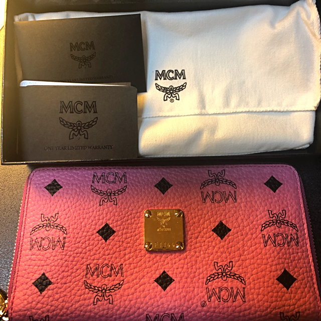 MCM(エムシーエム)の🌹AIMI様専用🌹MCM ［鑑定済み］新品未使用 長財布 大人気のピンク レディースのファッション小物(財布)の商品写真