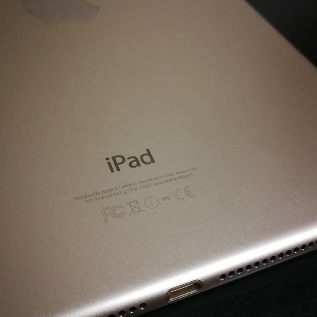 Apple(アップル)のiPad Air wifi + cellularモデル (docomo)  スマホ/家電/カメラのPC/タブレット(タブレット)の商品写真