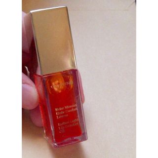 クラランス(CLARINS)のコンフォートリップオイル  05 タンジェリン(リップグロス)