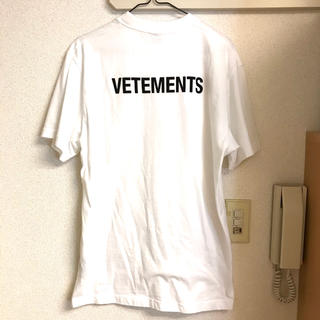 vetements ホワイト ベーシック Staff T シャツ ロゴTシャツ(Tシャツ/カットソー(半袖/袖なし))