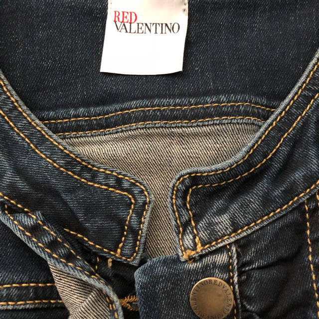 RED VALENTINO(レッドヴァレンティノ)の美品❤レッド ヴァレンチノ デニム フリル ジージャン レディースのジャケット/アウター(Gジャン/デニムジャケット)の商品写真