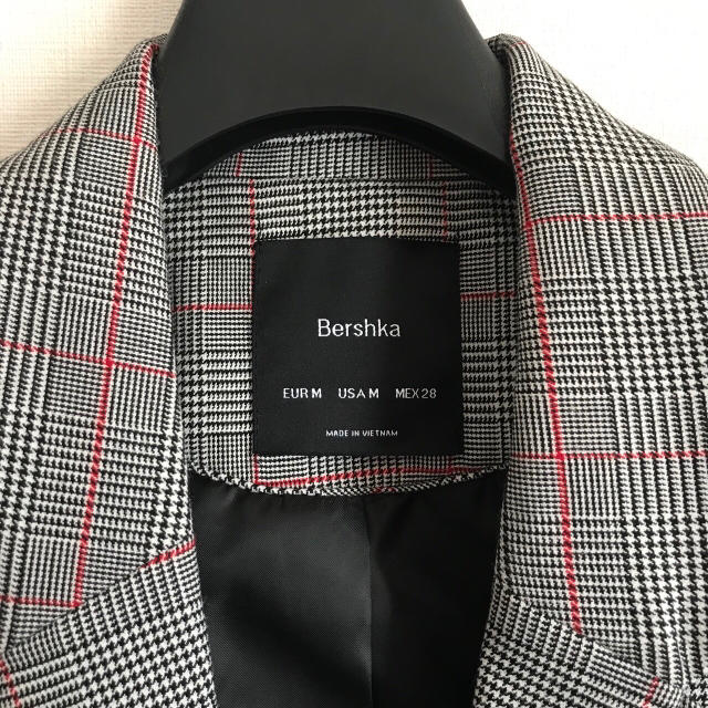 Bershka(ベルシュカ)のジャケット レディースのジャケット/アウター(テーラードジャケット)の商品写真