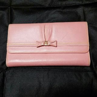 フェラガモ(Ferragamo)の【5月末まで値下げ】フェラガモ　三つ折り長財布　ピンク(財布)