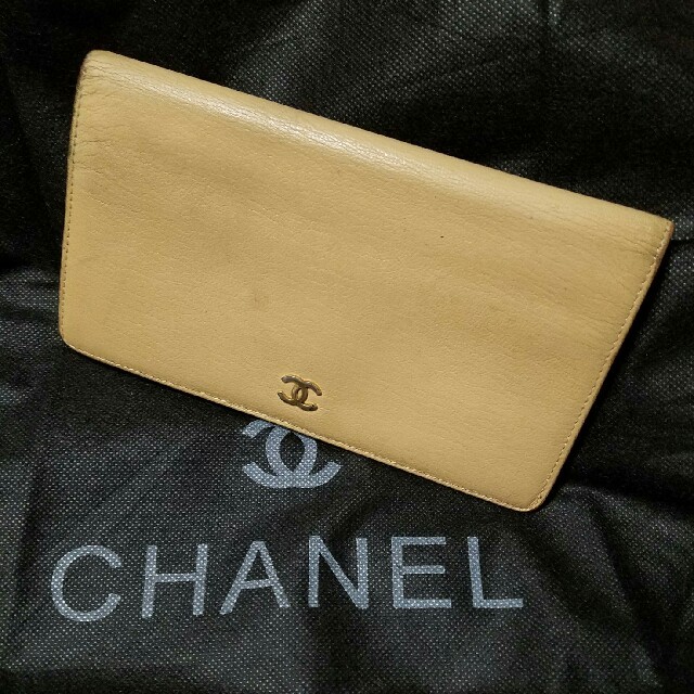 CHANEL(シャネル)の【七海様専用】CHANEL財布　濃いベージュ レディースのファッション小物(財布)の商品写真