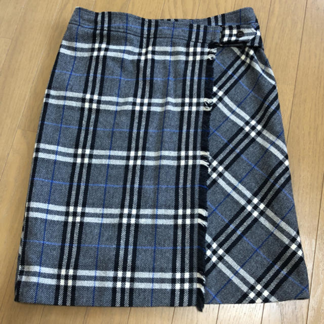 BURBERRY(バーバリー)のBurberry  ／ 三陽商会 40サイズ レディースのスカート(ひざ丈スカート)の商品写真