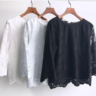 ダブルクローゼット(w closet)の刺繍入スカラップチュールレースプルオーバー 白(シャツ/ブラウス(長袖/七分))