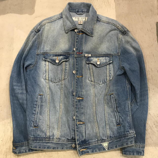 GUESS(ゲス)のguess jeans oversized denim jacket メンズのジャケット/アウター(Gジャン/デニムジャケット)の商品写真