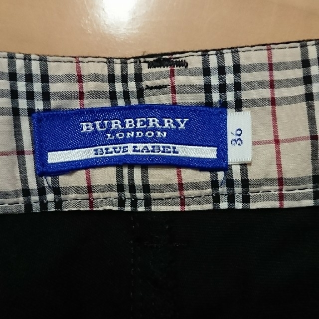 BURBERRY BLUE LABEL(バーバリーブルーレーベル)のパンツ レディースのパンツ(カジュアルパンツ)の商品写真