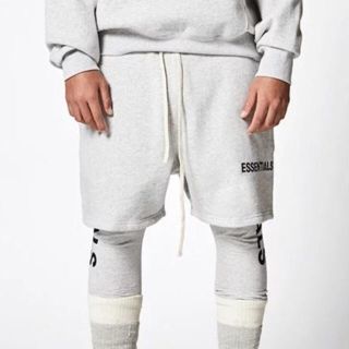 フィアオブゴッド(FEAR OF GOD)のFOG ESSENTIALS ショートパンツ グレー  Sサイズ(ショートパンツ)