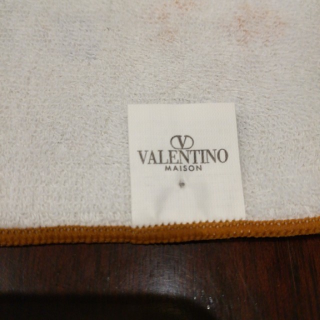 VALENTINO(ヴァレンティノ)のヴァレンティノ　ハンドタオル レディースのファッション小物(ハンカチ)の商品写真