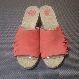 アグ(UGG)の【a_tan24様専用】UGG サンダル 23.5㌢(サンダル)