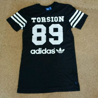 アディダス(adidas)のadidas Tシャツワンピース(ミニワンピース)