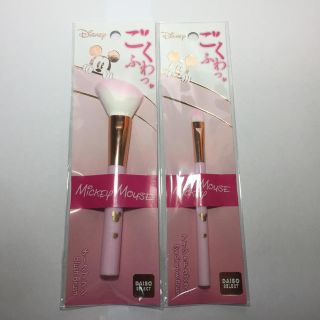 ミッキーマウス(ミッキーマウス)の【超人気】DAISO ごくふわ ミッキーのメイクブラシ 2点セット ピンク(その他)