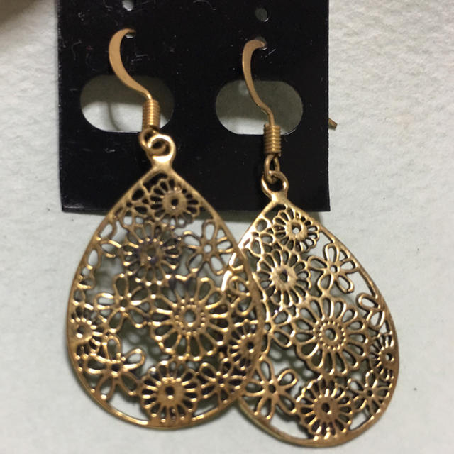透かしパーツピアス レディースのアクセサリー(ピアス)の商品写真