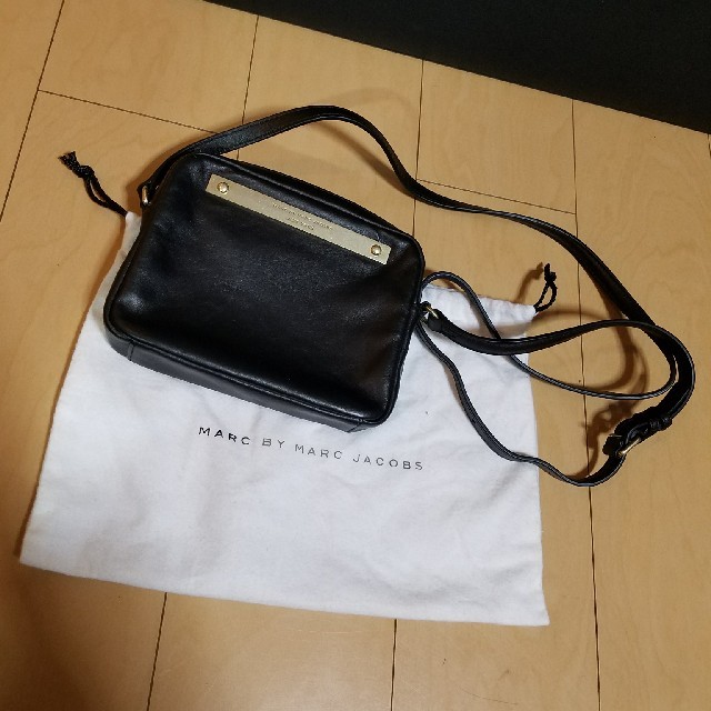 美品 MARC BY MARC JACOBS ﾚｻﾞｰﾐﾆｼｮﾙﾀﾞｰﾊﾞｯｸﾞ