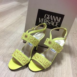 ジャンニヴェルサーチ(Gianni Versace)のヒール(ハイヒール/パンプス)