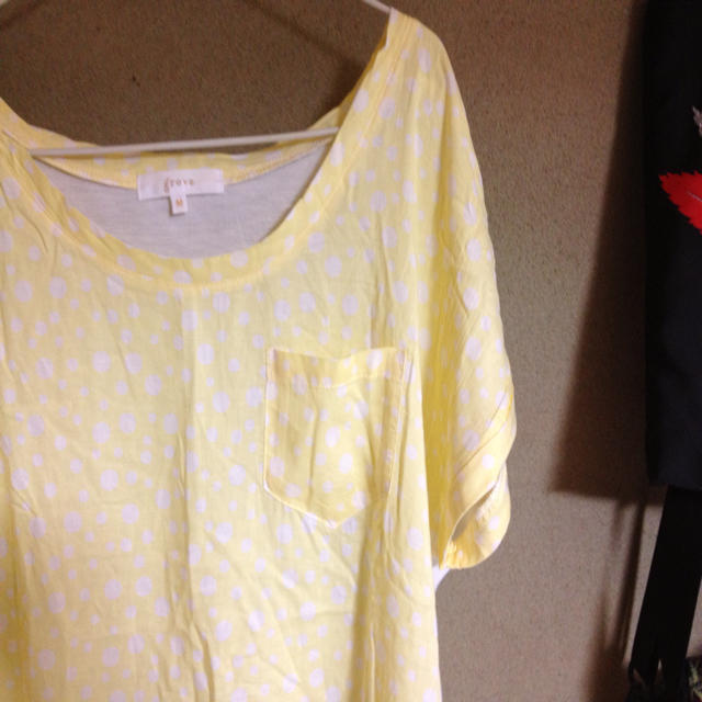 レモンイエロー🍋ドット柄プルオーバー レディースのトップス(Tシャツ(半袖/袖なし))の商品写真