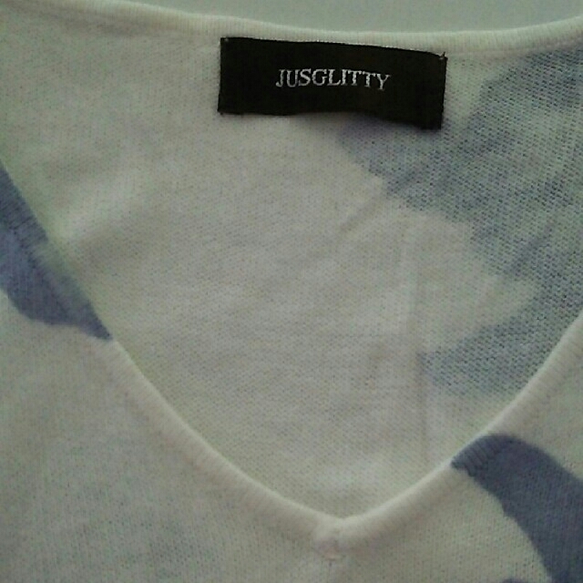 JUSGLITTY(ジャスグリッティー)のジャスグリッティー    花柄ニット  美品  レディースのトップス(ニット/セーター)の商品写真