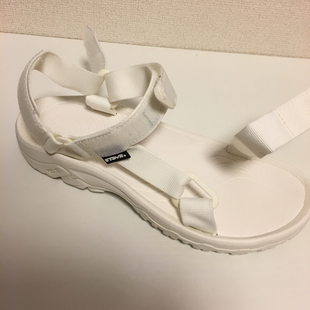 Teva(テバ)のteva ハリケーン ホワイト メンズの靴/シューズ(サンダル)の商品写真
