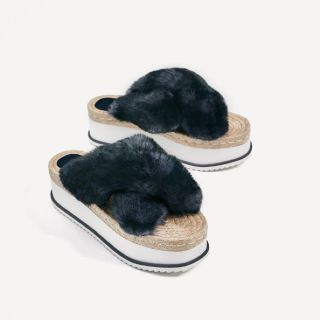 ザラ(ZARA)の完売品 ザラ ファー プラットフォーム サンダル コンビウェッジ テバ ワンピ(サンダル)