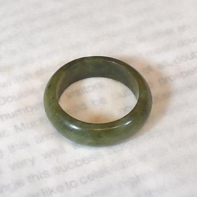 J461　620円 ヒスイ翡翠リング指輪　18号　ジェイド　モスグリーン　送料無 レディースのアクセサリー(リング(指輪))の商品写真
