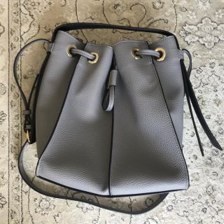 ザラ(ZARA)のZARA ザラ フェイクレザー 巾着 ショルダーバッグ バック グレーカラー(ショルダーバッグ)