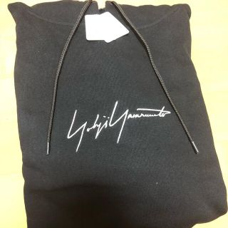 ヨウジヤマモト(Yohji Yamamoto)の4 L YOHJI YAMAMOTO NEW ERA パーカー ブラック(パーカー)