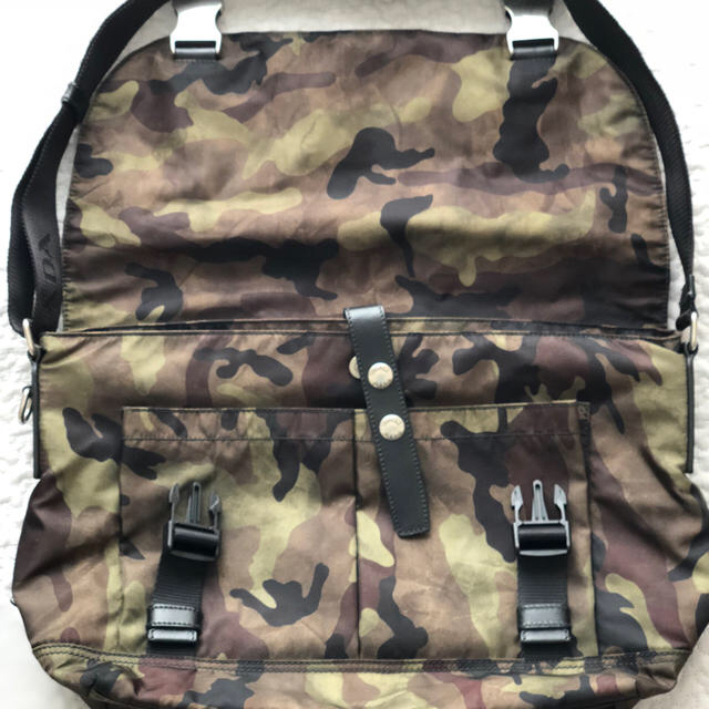 PRADA(プラダ)のプラダ VA887 TESSUTO CAMOUFLAGE  MIMETICO メンズのバッグ(メッセンジャーバッグ)の商品写真