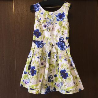 フォーエバートゥエンティーワン(FOREVER 21)の花柄ワンピース(ミニワンピース)