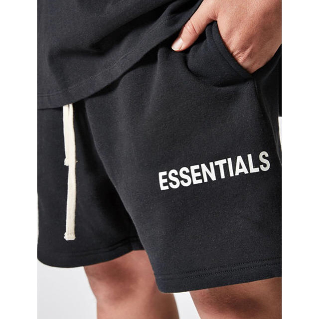 FEAR OF GOD(フィアオブゴッド)のfog Essentials Graphic Sweat Shorts メンズのパンツ(ショートパンツ)の商品写真