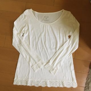 シュカ(shuca)のトップス  綿レース付き  美品です  お値下げ  ６月から値上がりします(カットソー(長袖/七分))