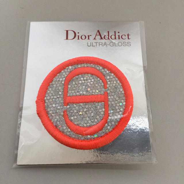 Dior(ディオール)の未開封 Dior ディオール 正規 ノベルティ ピンバッチ CD エンタメ/ホビーのコレクション(ノベルティグッズ)の商品写真