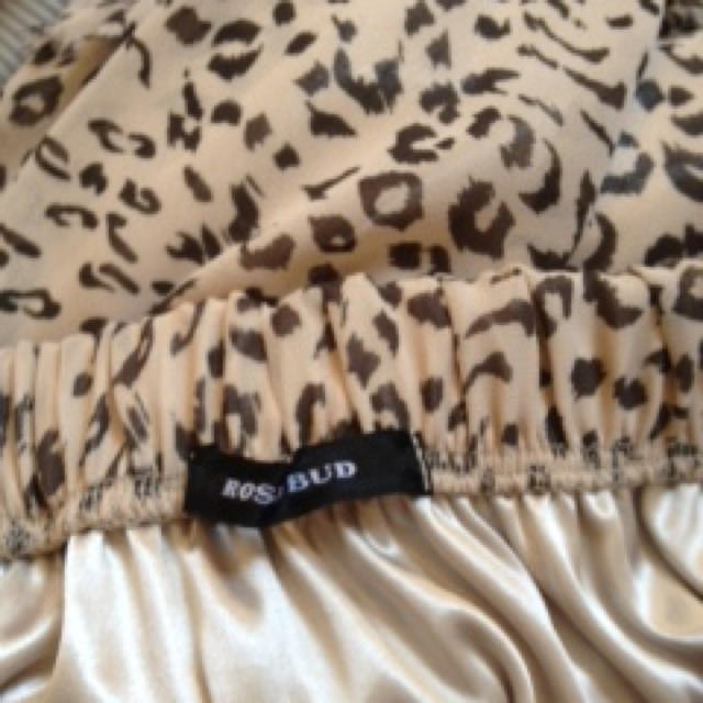 ROSE BUD(ローズバッド)の美品★ROSEBUD　ローズバッド　豹柄シフォンスカート レディースのスカート(ミニスカート)の商品写真