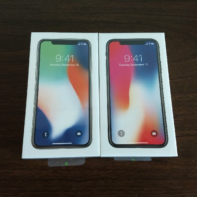 iPhone(アイフォーン)の【新品未開封品】iPhoneX  64gb SIMフリー化 2台セット スマホ/家電/カメラのスマートフォン/携帯電話(スマートフォン本体)の商品写真