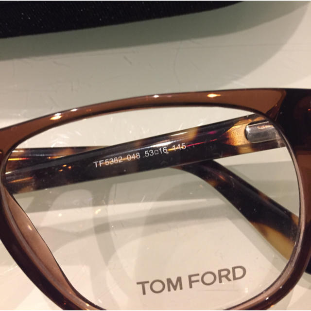 TOM FORD(トムフォード)の即購入○ 正規品 新品 トムフォード TF5362 鼈甲 メガネ アイウェア レディースのファッション小物(サングラス/メガネ)の商品写真