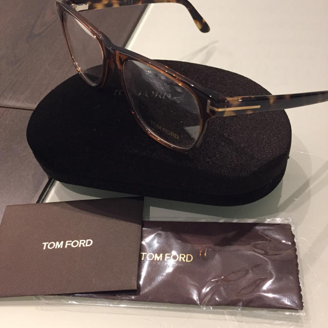 TOM FORD(トムフォード)の即購入○ 正規品 新品 トムフォード TF5362 鼈甲 メガネ アイウェア レディースのファッション小物(サングラス/メガネ)の商品写真