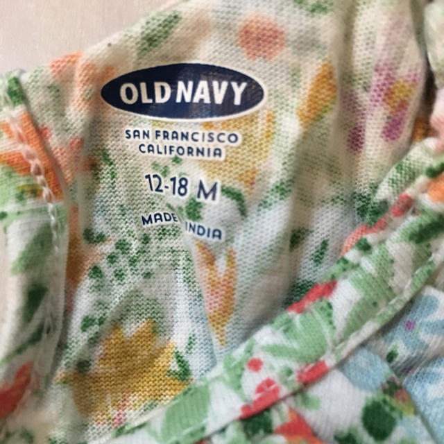 Old Navy(オールドネイビー)のオールドネイビー ロンパース 花柄 女の子 キッズ/ベビー/マタニティのベビー服(~85cm)(ロンパース)の商品写真