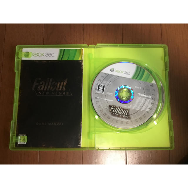 Xbox360(エックスボックス360)のFallout NEW VEGAS ULTIMATE EDITION  エンタメ/ホビーのゲームソフト/ゲーム機本体(家庭用ゲームソフト)の商品写真