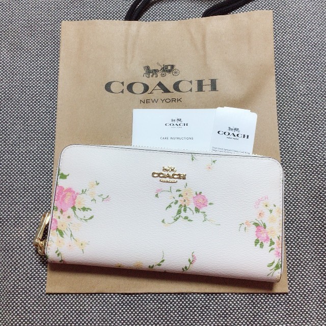 約20㎝×10㎝×25㎝仕様新品　春夏モデル　COACH　長財布　人気　花柄　ホワイト