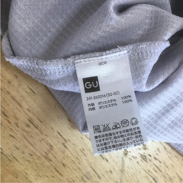 GU(ジーユー)のカットソー ライトグレー GU レディースのトップス(カットソー(半袖/袖なし))の商品写真