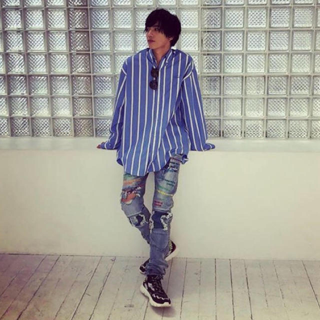 Balenciaga(バレンシアガ)のvetements oversize striped cotton shirt レディースのトップス(シャツ/ブラウス(長袖/七分))の商品写真