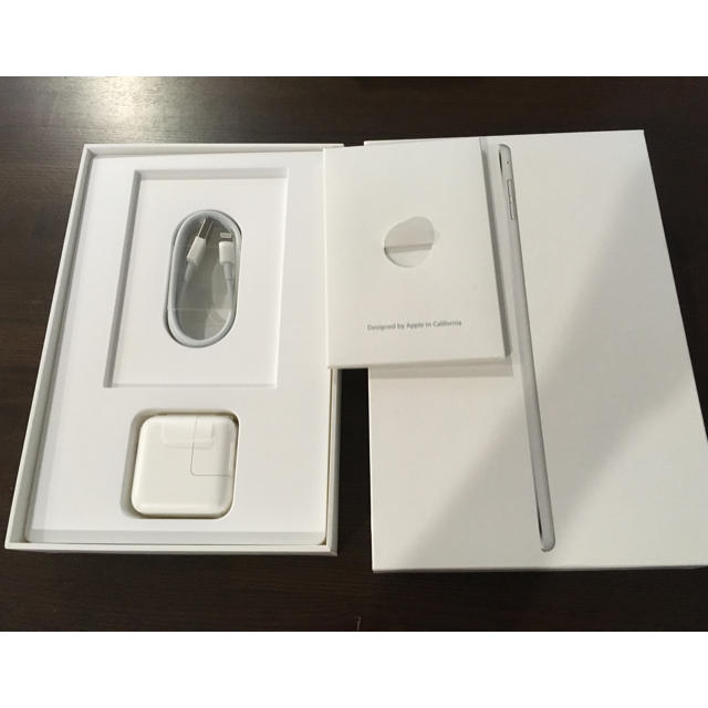 iPad(アイパッド)のiPad mini4 64GB SIMフリー シルバー スマホ/家電/カメラのPC/タブレット(タブレット)の商品写真